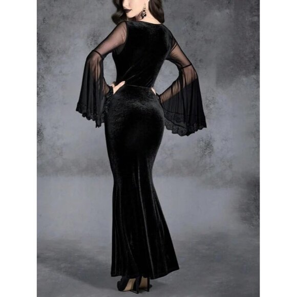 Luxurious Gothic Dress: Velvet Flounce Sleeve with Sweetheart Neck, Size Small - Picture 3 of 7